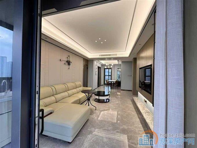 花样年两室两卫带车位精装修直接钥匙在