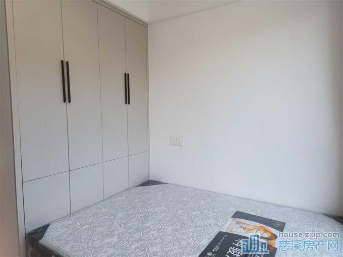 锦文佳苑大套分割朝北二室一卫2300元