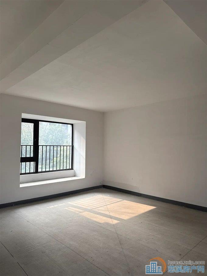 保利银杏小镇 洋房143平148万