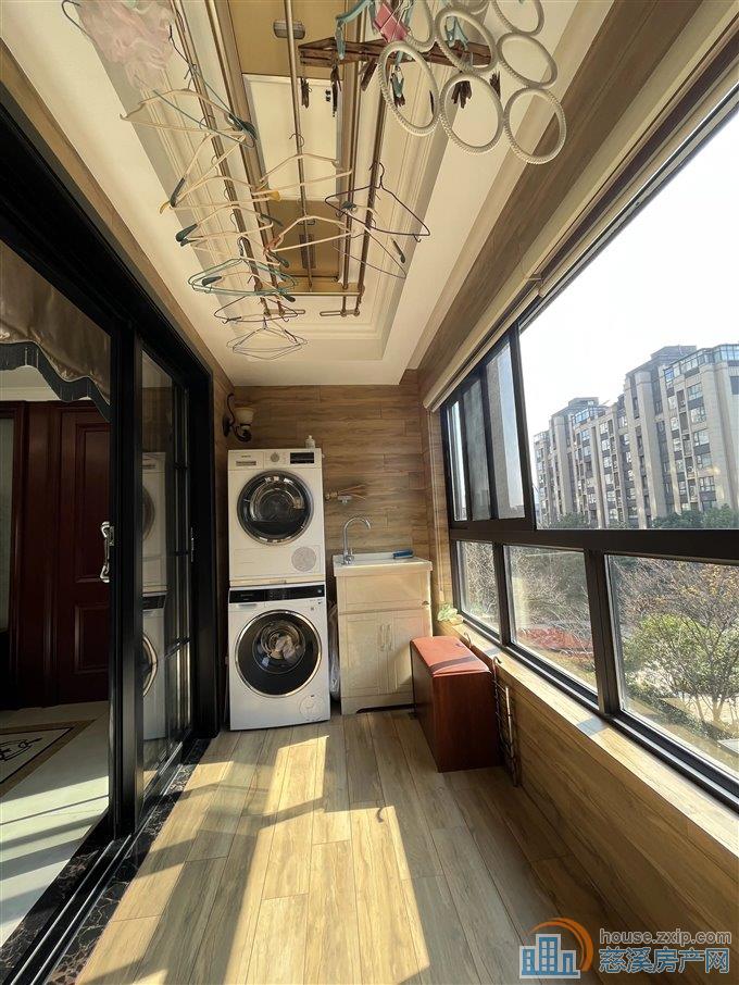 金仕华庭137平洋房220万精装