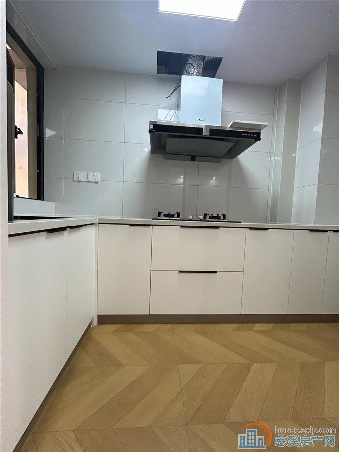 出租中海湖心半岛花苑101平5000每月