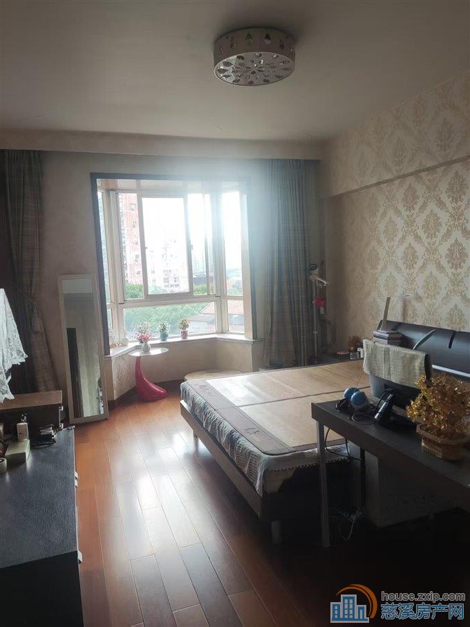 欧景苑电梯洋房118平精装二室120万