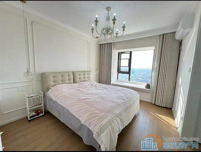 天铂佳苑93平中间层精装带车位99.8万