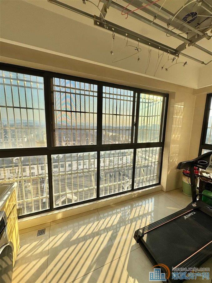 兴隆苑122平130万送车位电梯洋房