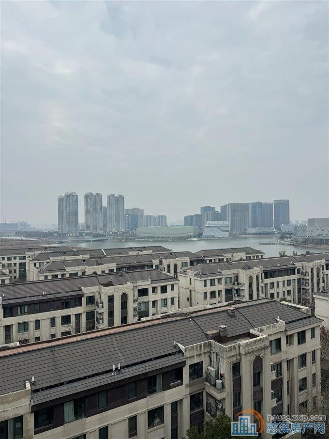 中海湖心半岛126平 298万 豪装