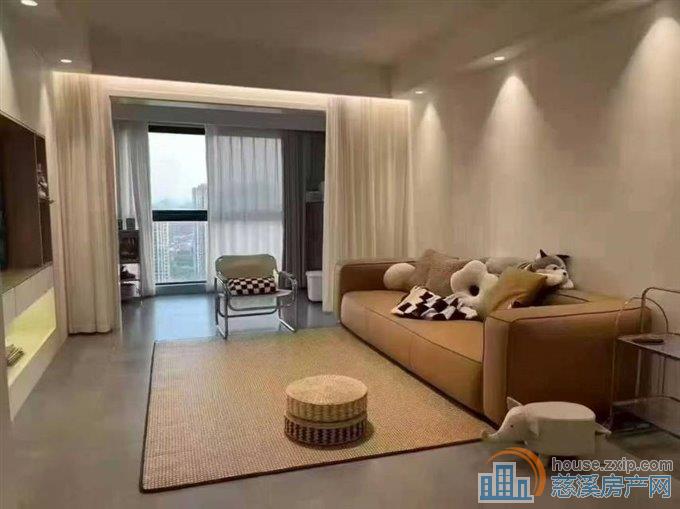 保利俯院江南中高楼层126平精装165万