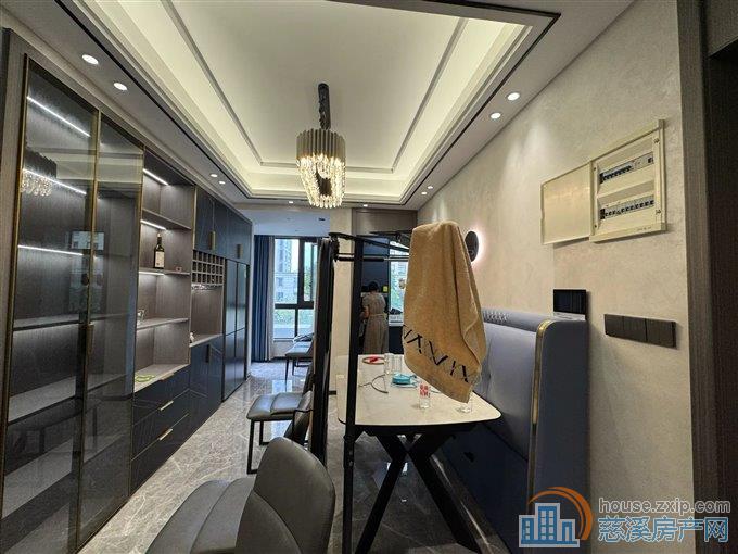 元亨雅园143平265万精装带车位