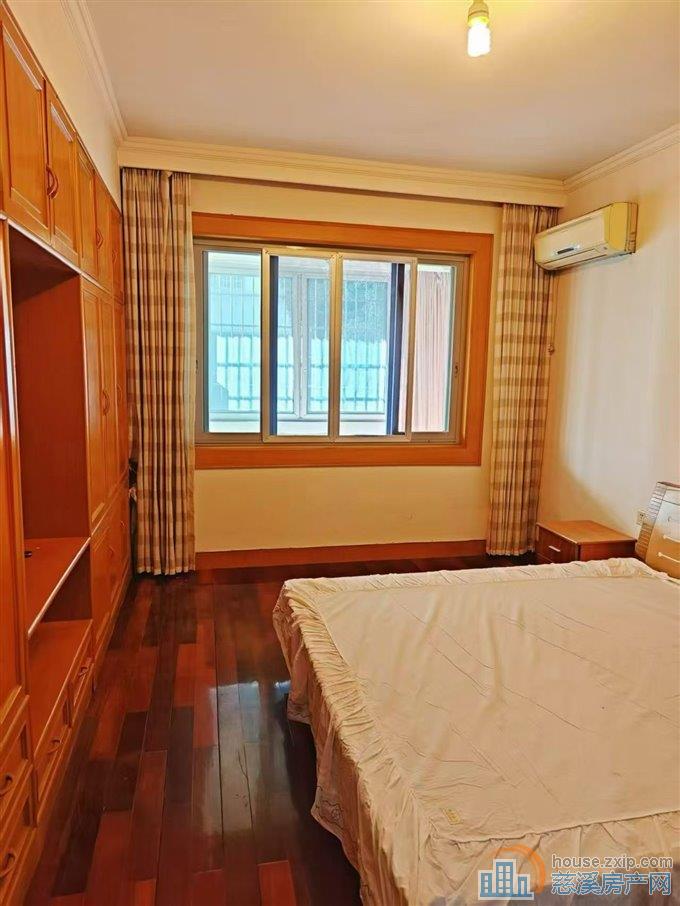 孙塘新村稀缺一楼152平142.8万