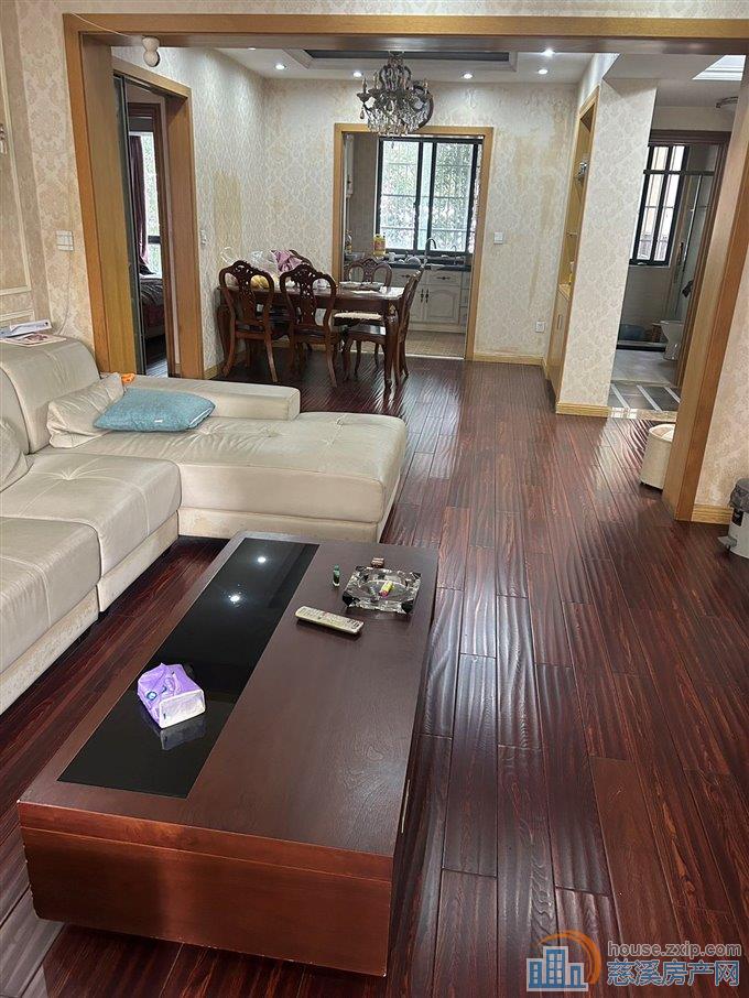 时代华都楼梯2楼121平125万精装修