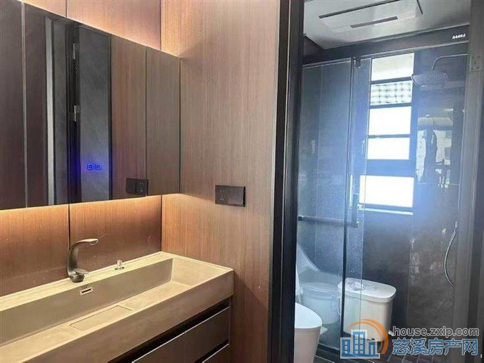 佳洲锦苑143平自住精装中间层满2年