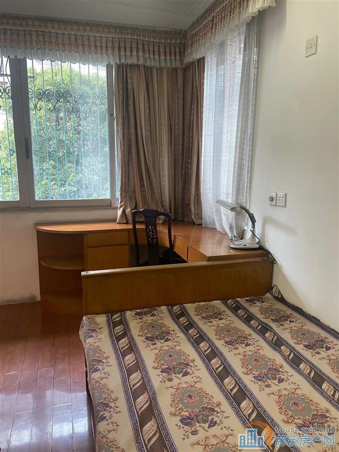 出租实验公寓109平2000每月