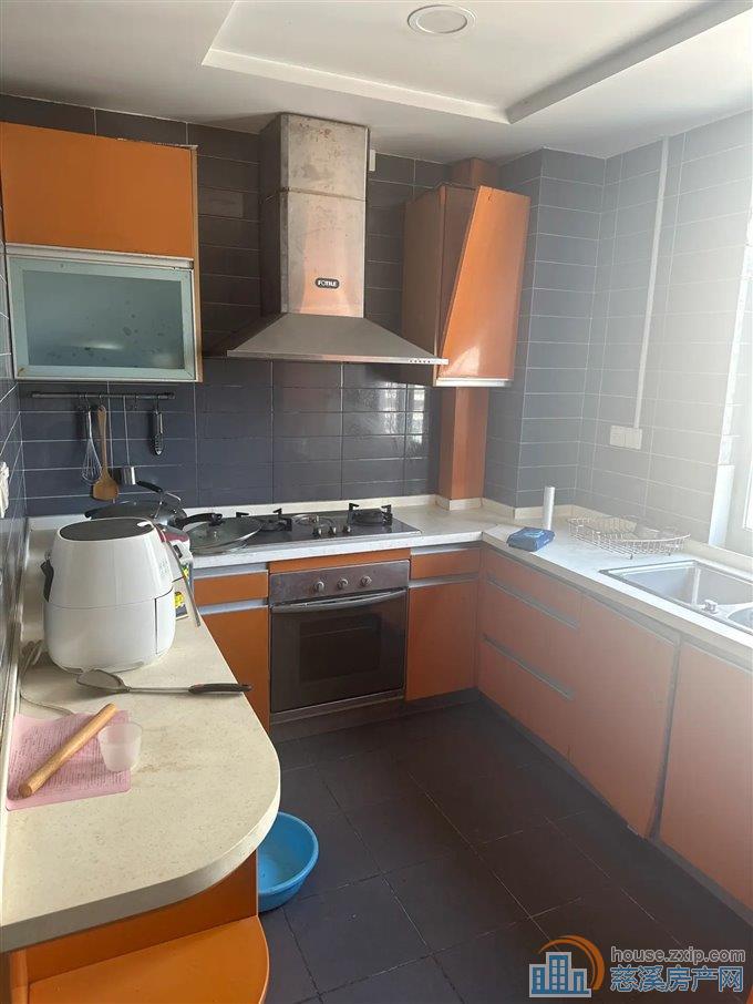 东方明珠城.双车位满两年