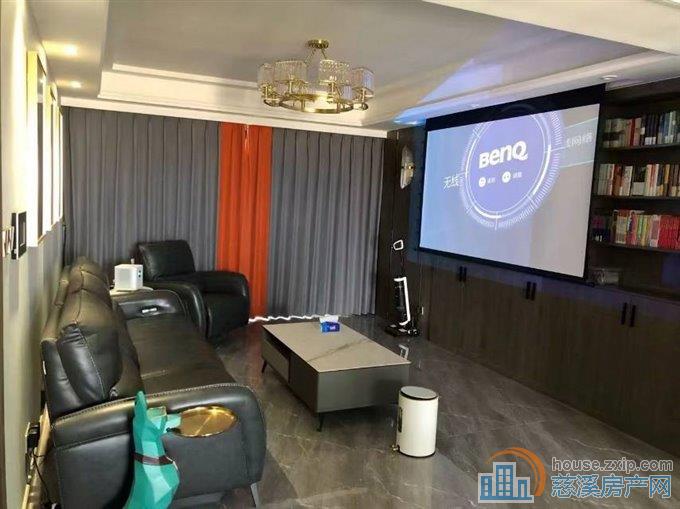 复地二期135平中高层朝南三间南北通精装