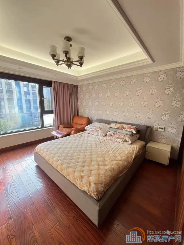 金仕华庭 精装137平220万楼.王位置