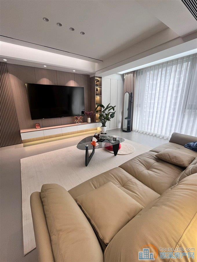 泊蔚里130平全新装修，带车位