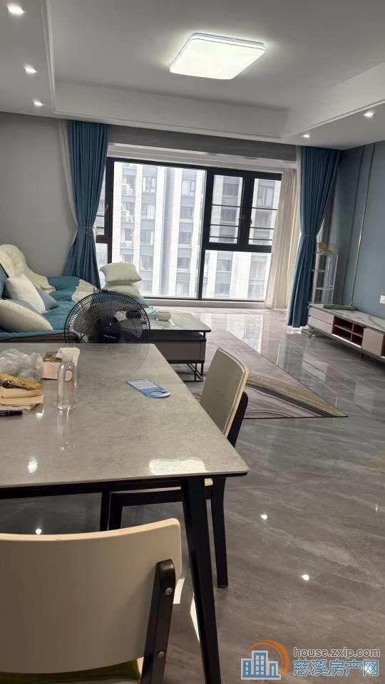 阅江府131平精装好楼层215万2年到