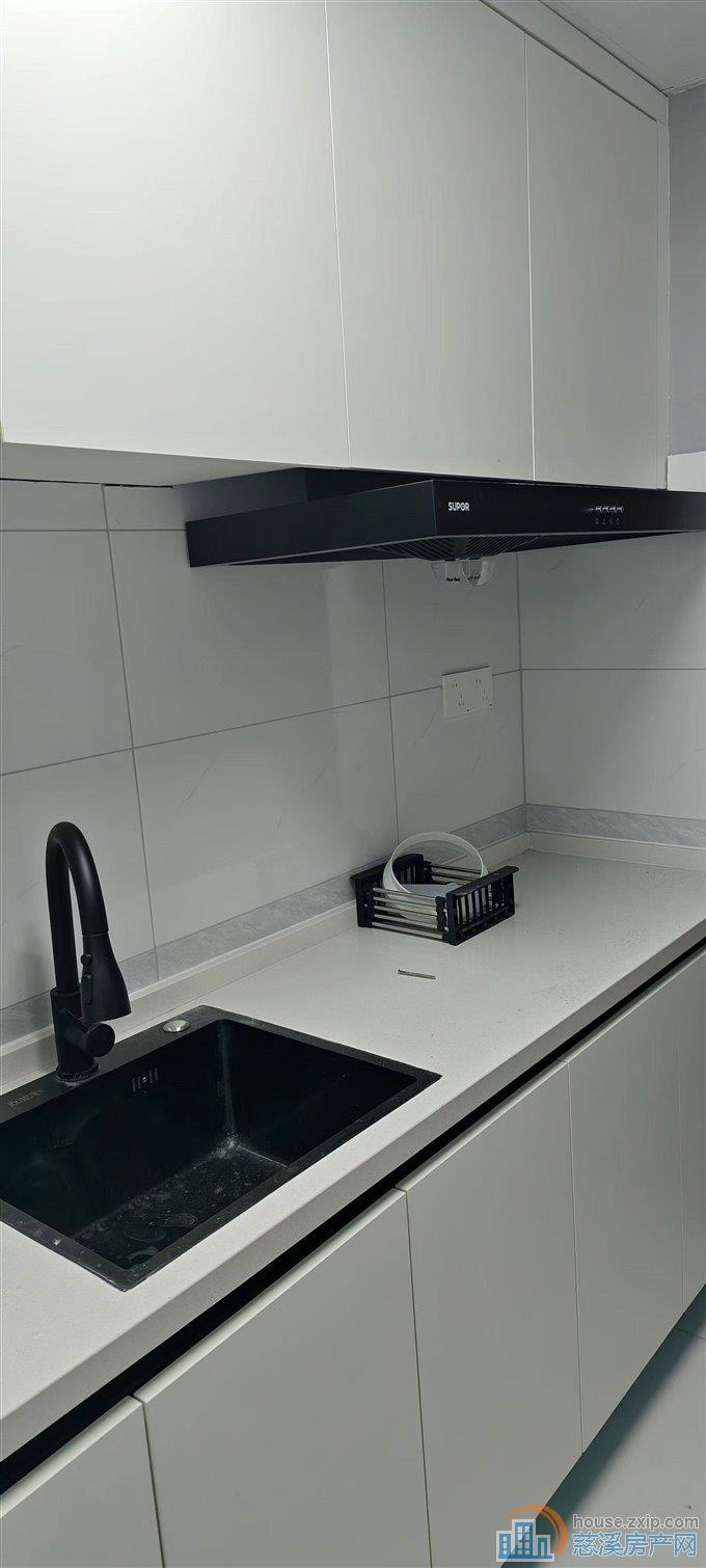 中央大厦南楼精装新北53平特价32.8万