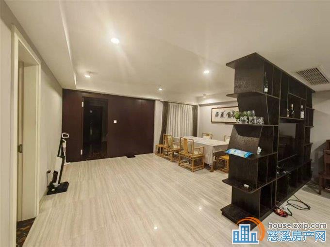 特价白金湾144平方精装修直接房源