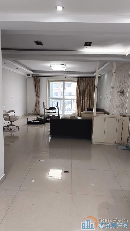 东方明珠136平2室2卫车位2700元直