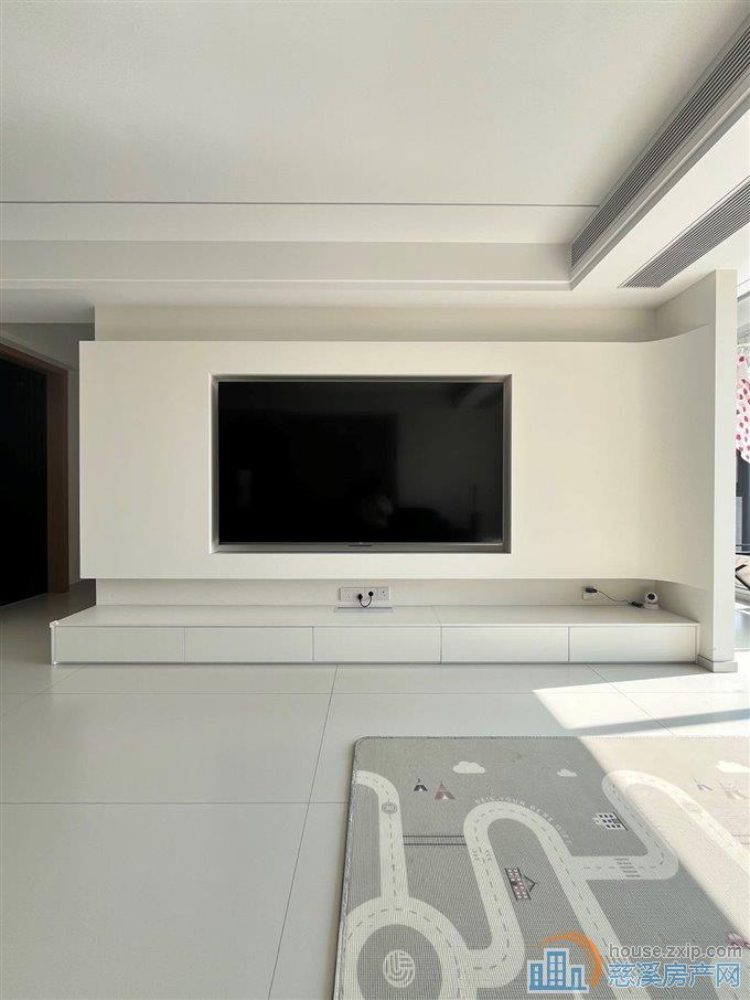 珑玥府143平,豪华装修中上楼层