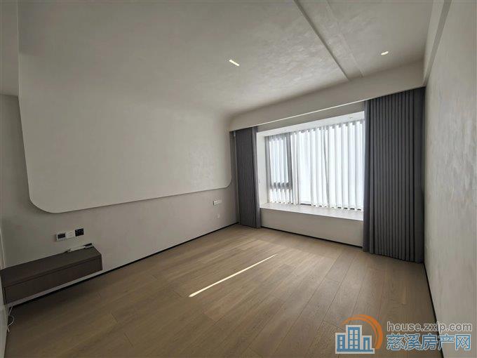 湖樾云著花苑143平282万豪装未入住