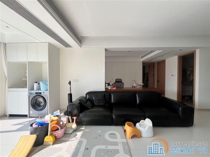 珑玥府143平,豪华装修中上楼层