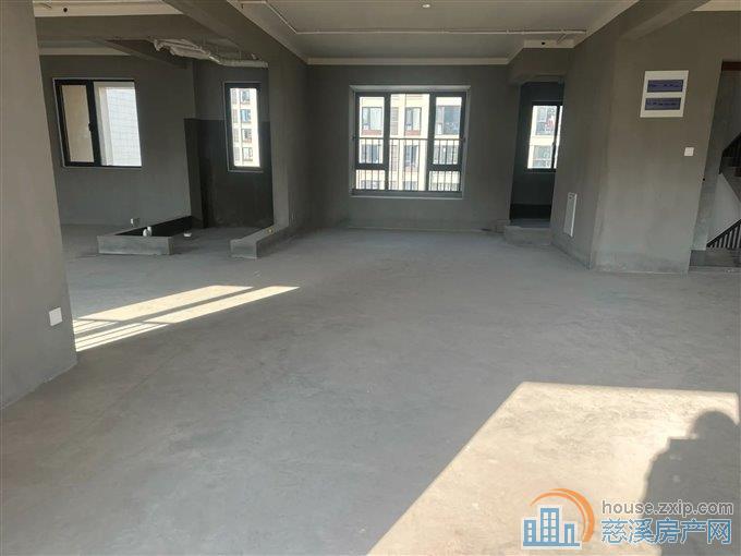 江南大院 143平洋房 带车位 268万