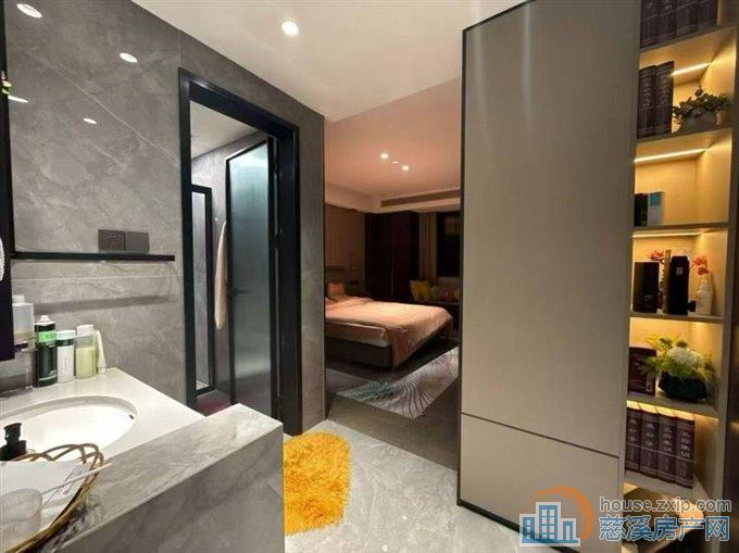 急卖出售鸣北小区面积152平豪装178万