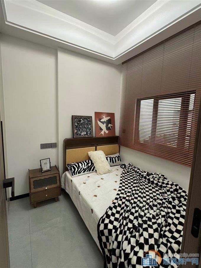 丽晶大厦两室边套豪装