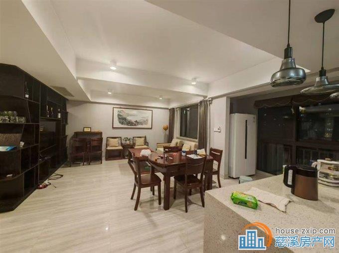 特价白金湾144平方精装修直接房源