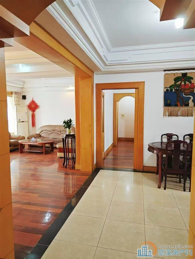 孙塘新村稀缺一楼152平142.8万