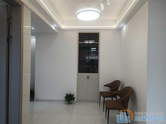 锦文佳苑大套分割朝北二室一卫2300元