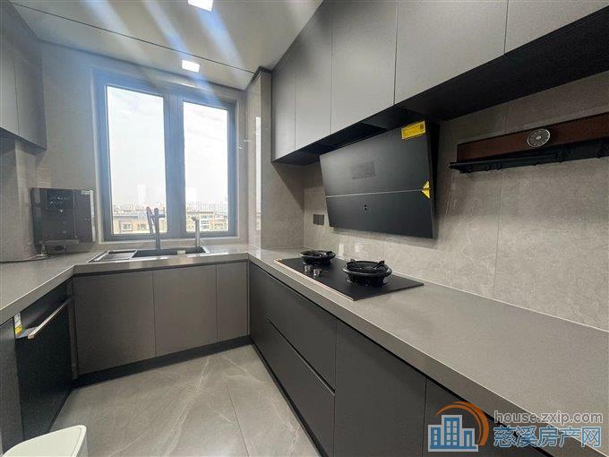 泊蔚里153平精装修288万