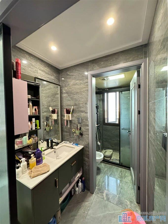 泊江府   4间朝南  双车位