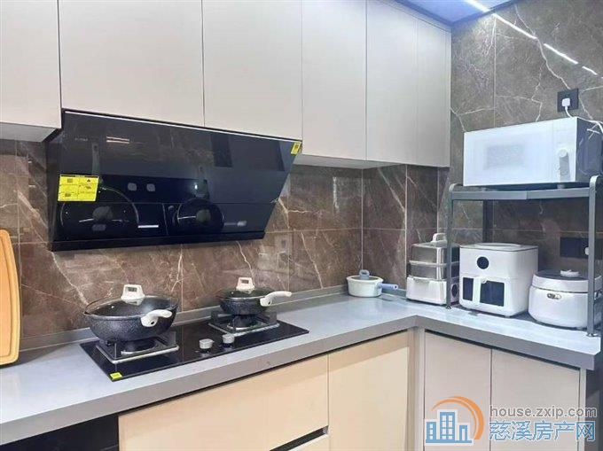 佳洲锦苑143平自住精装中间层满2年