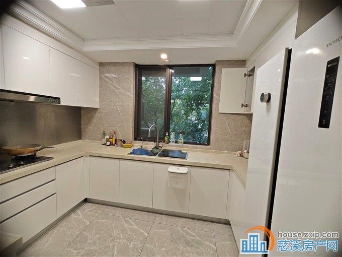 中海湖心半岛 精装130.4平228万