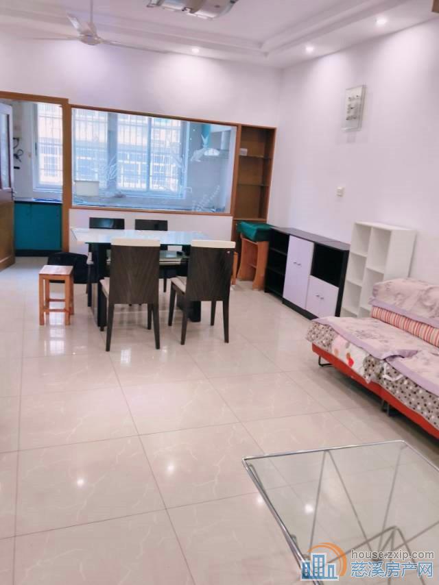 大润发附近两室1800元，直接