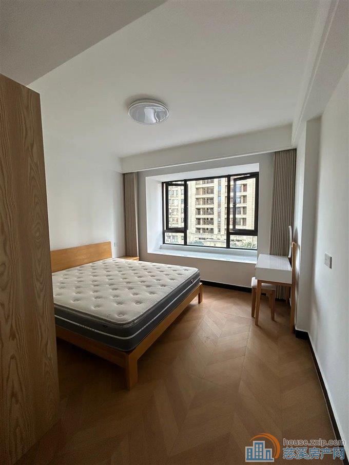 出租中海湖心半岛花苑101平5000每月