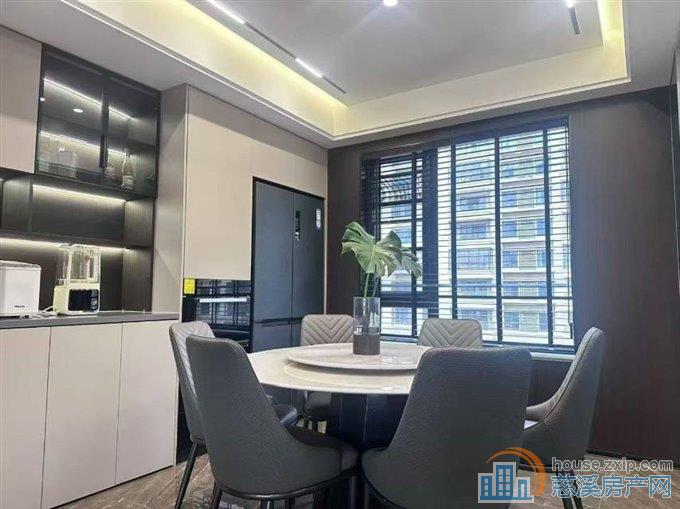 佳洲锦苑143平自住精装中间层满2年