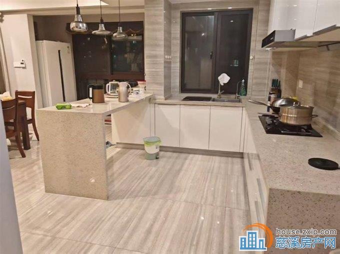 特价白金湾144平方精装修直接房源