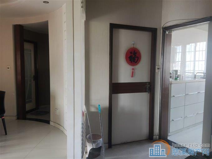 欧景苑电梯洋房118平精装二室120万