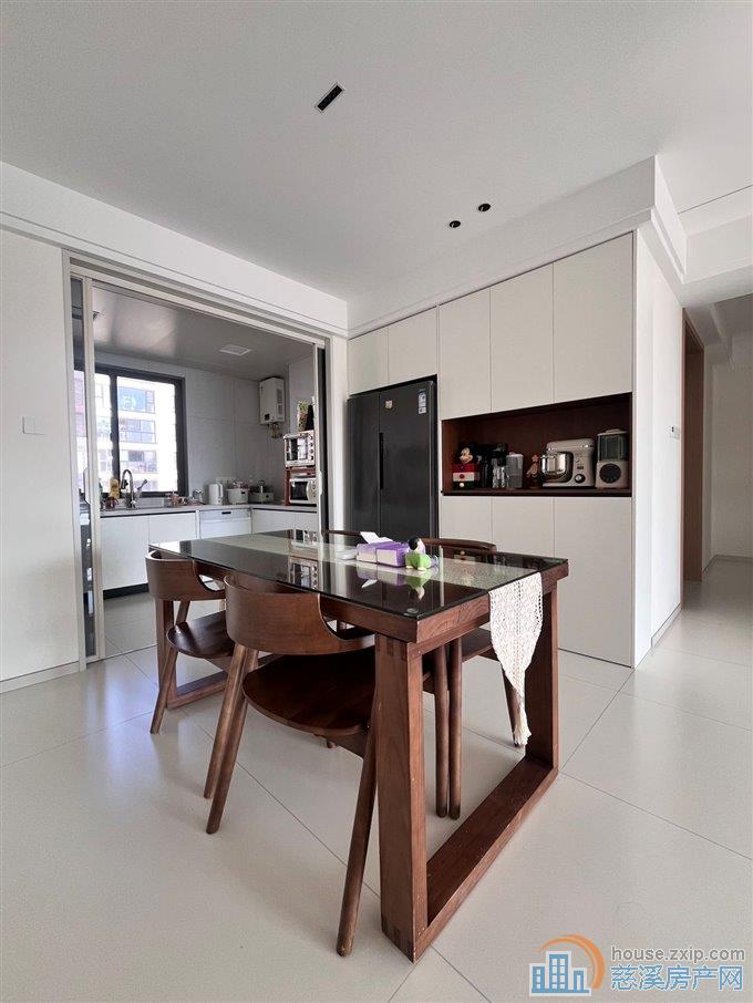 珑玥府143平,豪华装修中上楼层