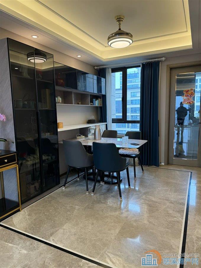 中海湖心半岛126平 298万 豪装