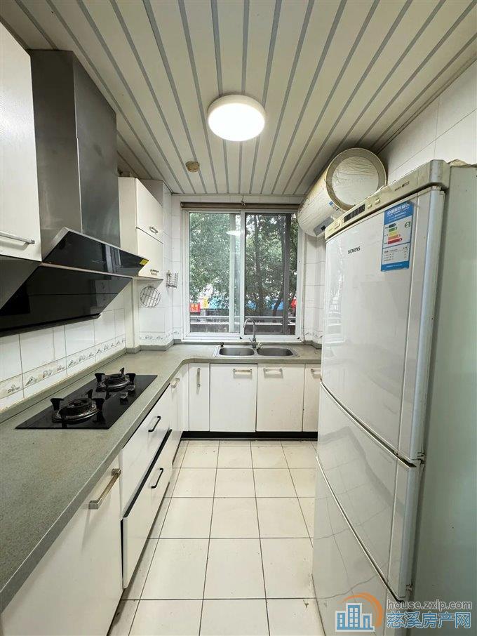 出租东兴苑南区123平2700每月