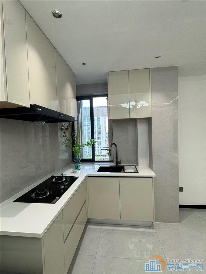 丽晶大厦两室边套豪装