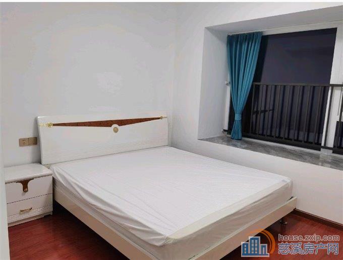 保利附院江南127平精装三室3600元