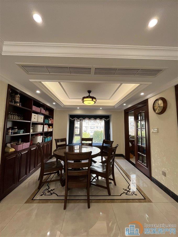 金仕华庭137平洋房220万精装