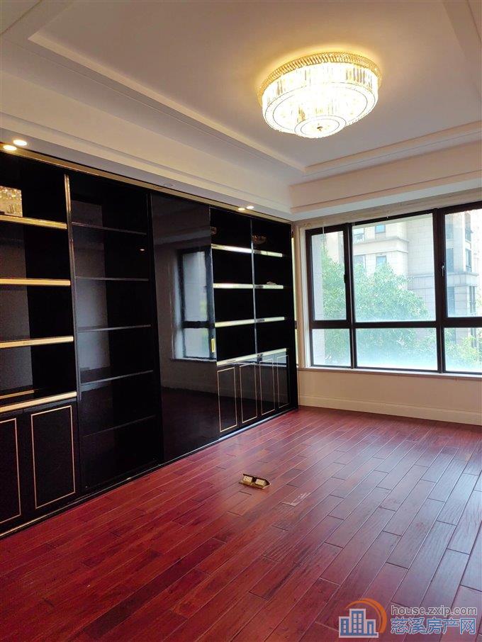 天悦湾花苑228平精装188万