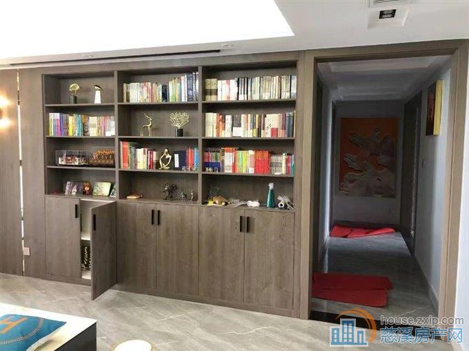 复地二期135平中高层朝南三间南北通精装