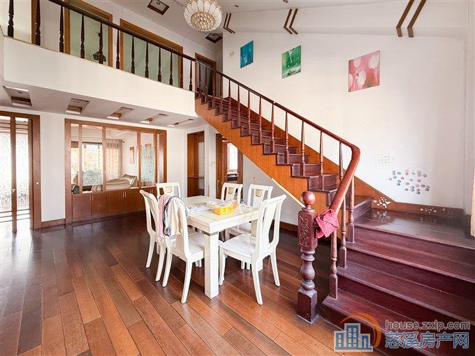 华泰苑 精装复式258平152万 实验